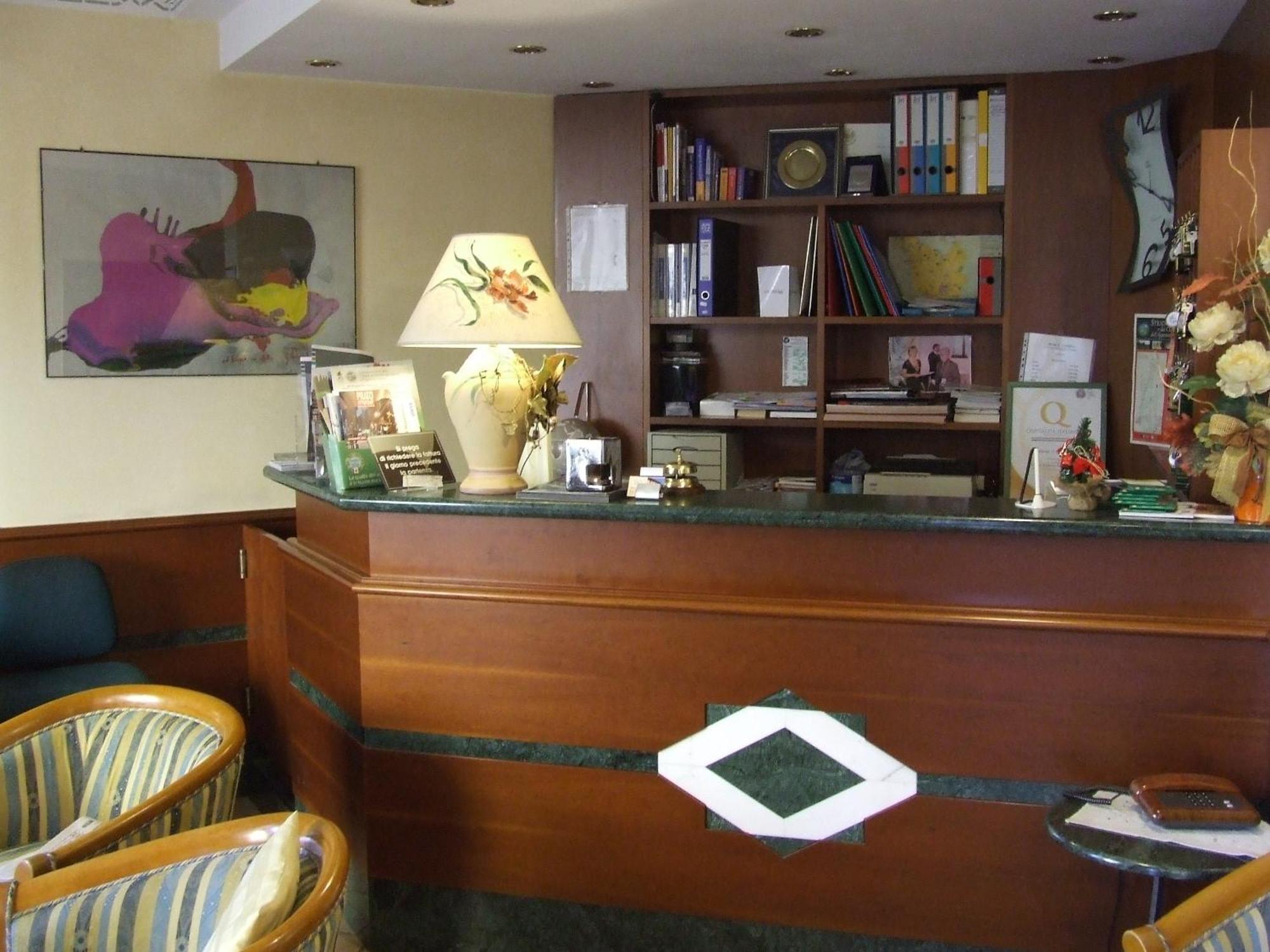 Albergo Il Cochino Montale  ภายนอก รูปภาพ