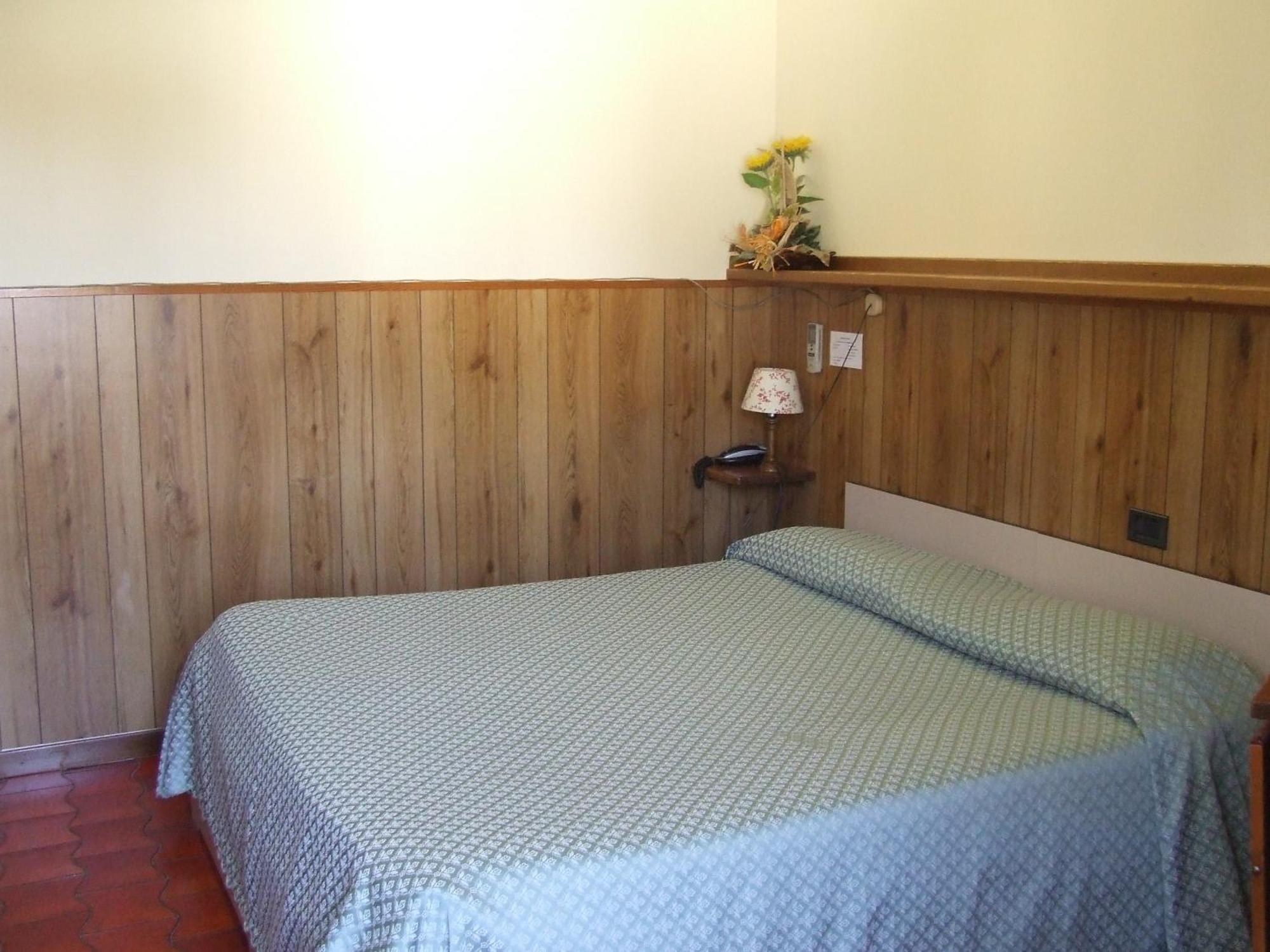 Albergo Il Cochino Montale  ภายนอก รูปภาพ