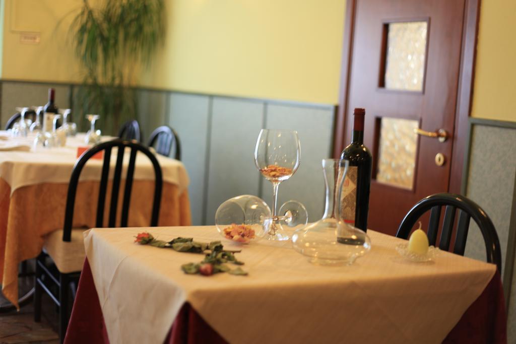 Albergo Il Cochino Montale  ภายนอก รูปภาพ