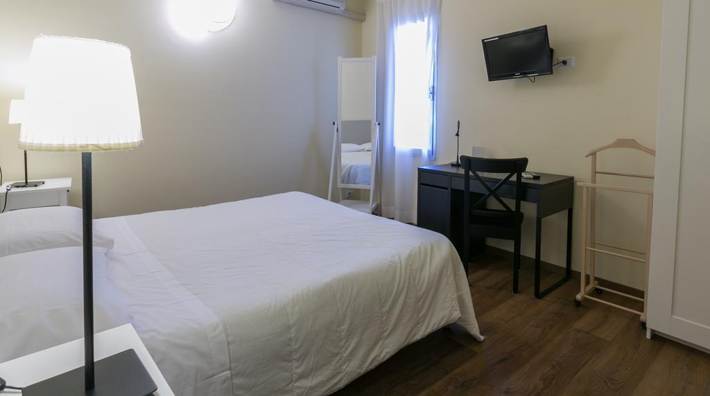Albergo Il Cochino Montale  ภายนอก รูปภาพ