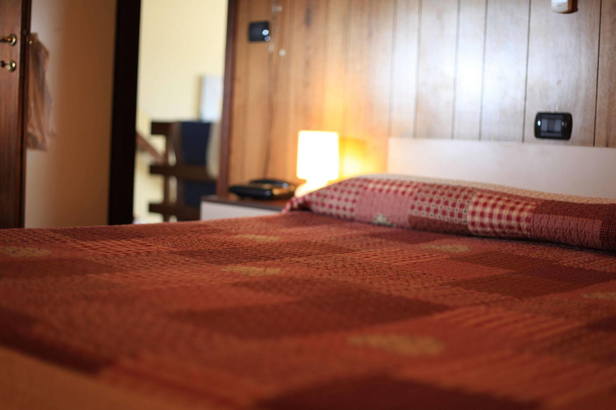 Albergo Il Cochino Montale  ภายนอก รูปภาพ