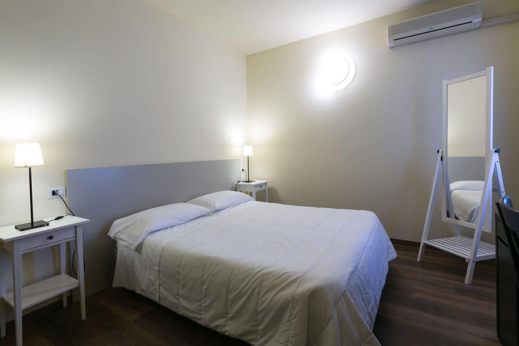Albergo Il Cochino Montale  ภายนอก รูปภาพ