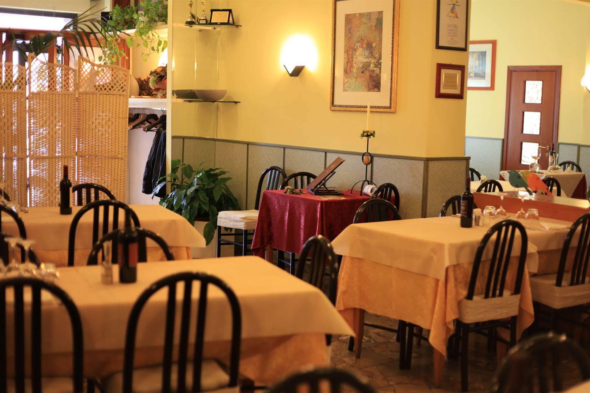 Albergo Il Cochino Montale  ภายนอก รูปภาพ
