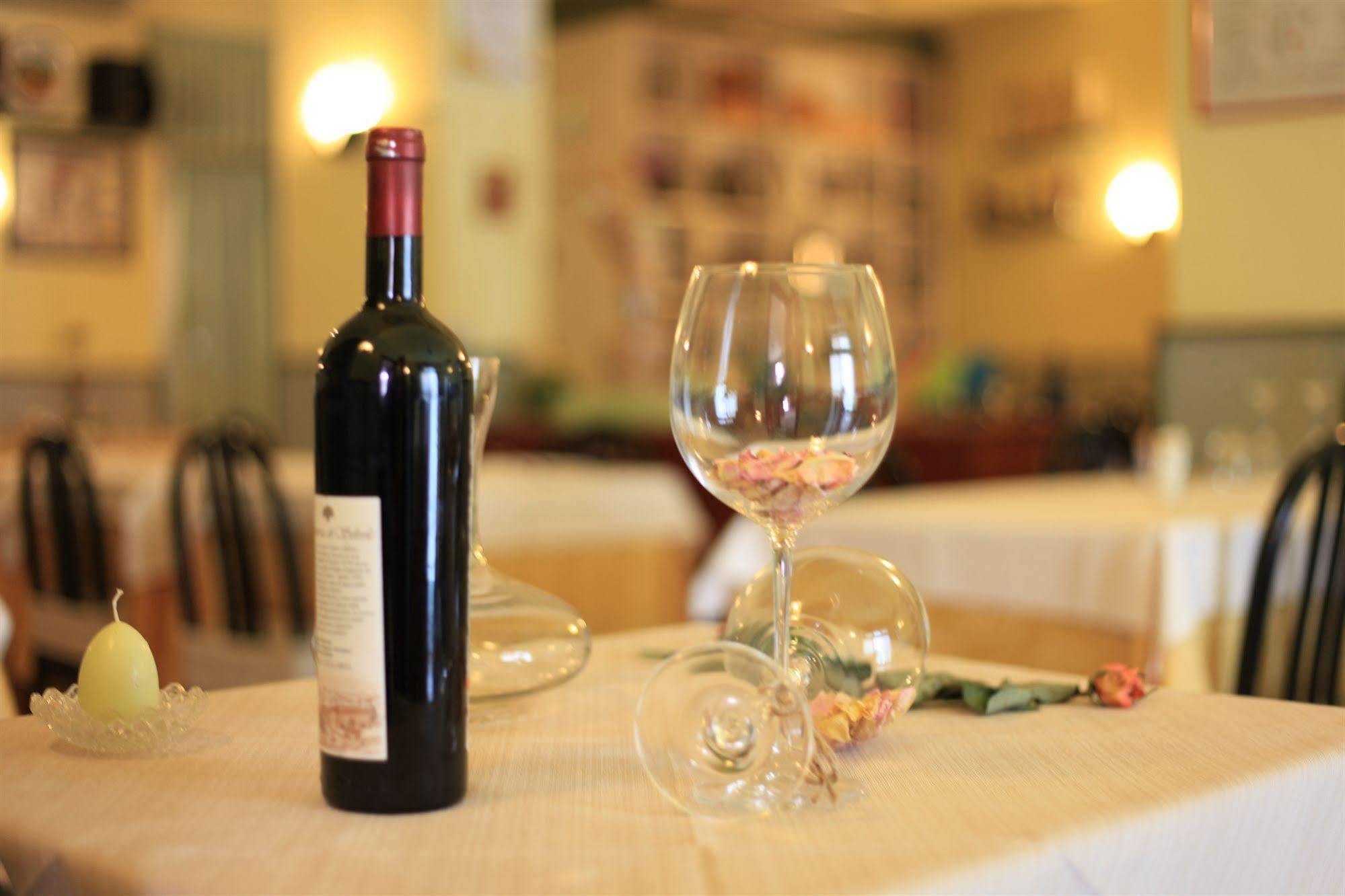 Albergo Il Cochino Montale  ภายนอก รูปภาพ
